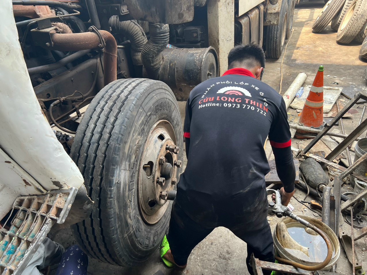 Dịch Vụ Vá Vỏ Xe Lưu Động Cửu Long Thiên Uy Tín Nhất Dĩ An, Bình Dương